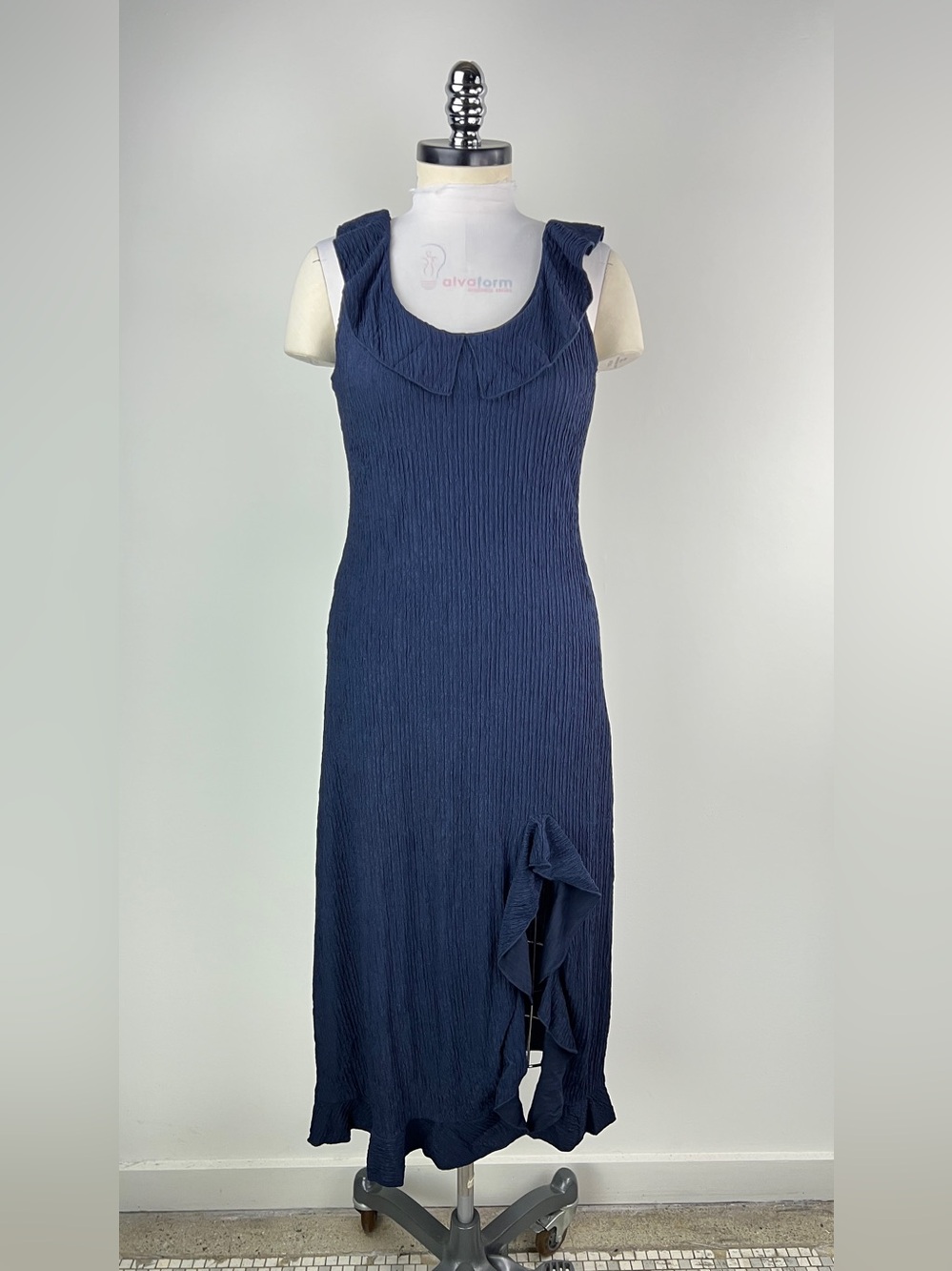 💚 3714. Navy Ruffle-Accent Sleeveless Midi Dress